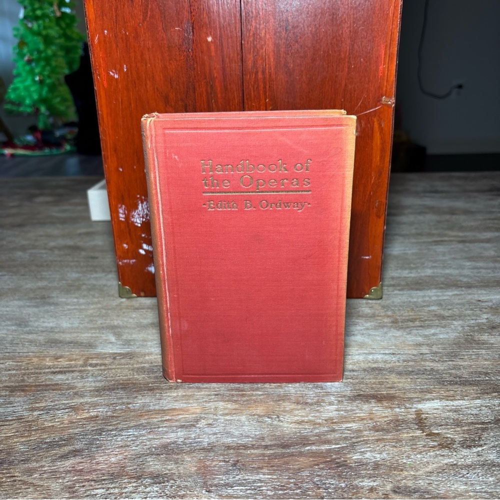Red Handbook of the Operas
